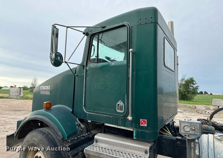 image for item JD9101 2003 Kenworth T800  ready mix truck