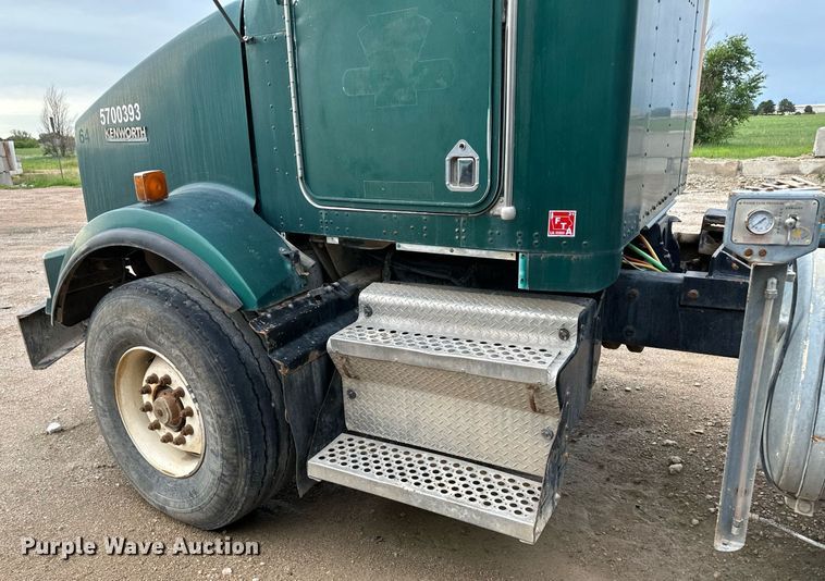 image for item JD9101 2003 Kenworth T800  ready mix truck