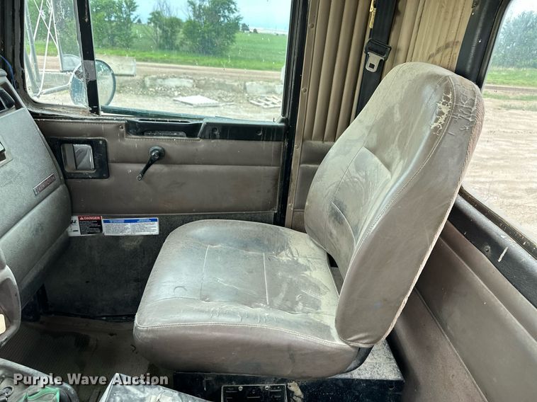 image for item JD9101 2003 Kenworth T800  ready mix truck