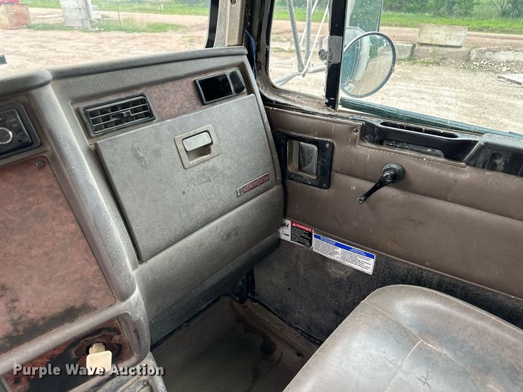 image for item JD9101 2003 Kenworth T800  ready mix truck