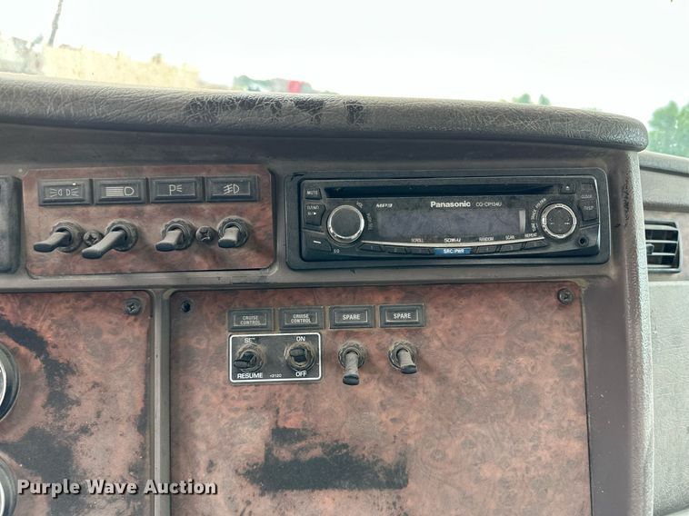 image for item JD9101 2003 Kenworth T800  ready mix truck