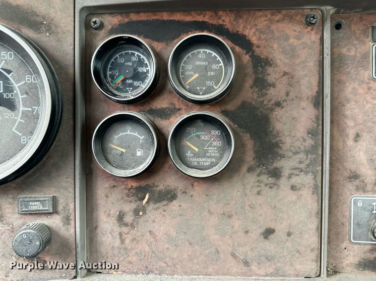 image for item JD9101 2003 Kenworth T800  ready mix truck