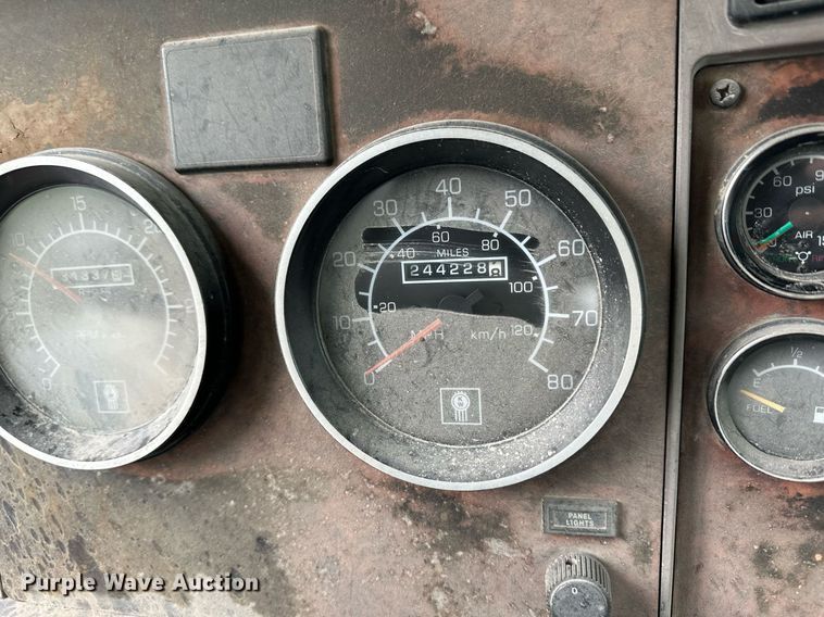 image for item JD9101 2003 Kenworth T800  ready mix truck