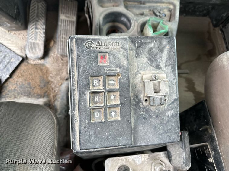 image for item JD9101 2003 Kenworth T800  ready mix truck