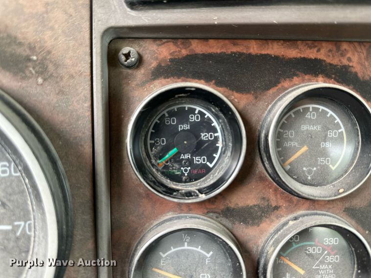 image for item JD9101 2003 Kenworth T800  ready mix truck