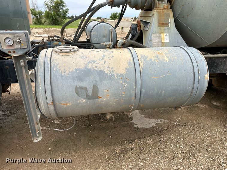 image for item JD9101 2003 Kenworth T800  ready mix truck