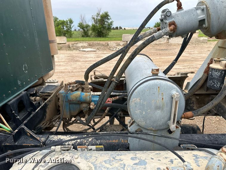 image for item JD9101 2003 Kenworth T800  ready mix truck