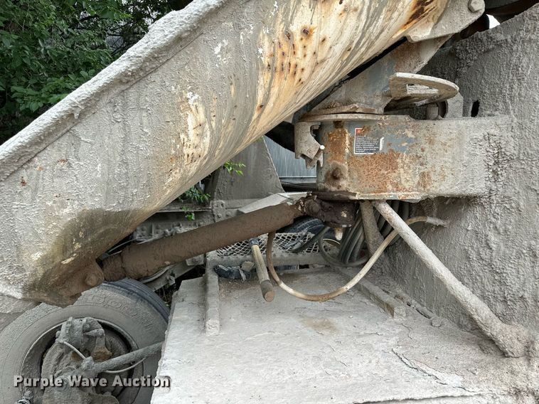 image for item JD9101 2003 Kenworth T800  ready mix truck