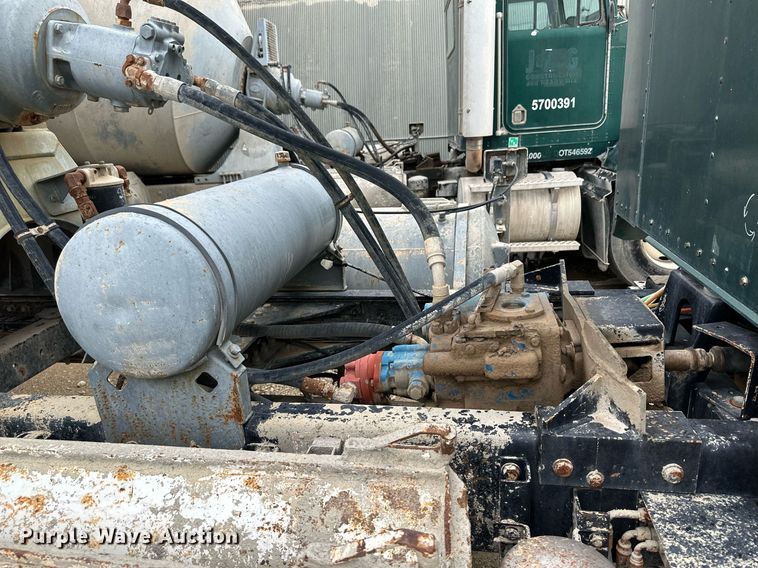 image for item JD9101 2003 Kenworth T800  ready mix truck