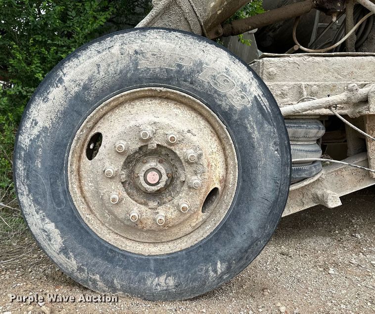 image for item JD9101 2003 Kenworth T800  ready mix truck