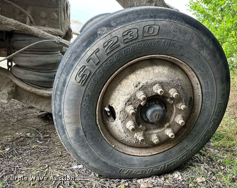 image for item JD9101 2003 Kenworth T800  ready mix truck