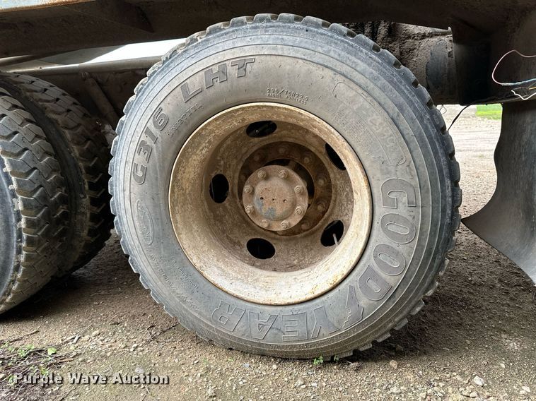 image for item JD9101 2003 Kenworth T800  ready mix truck