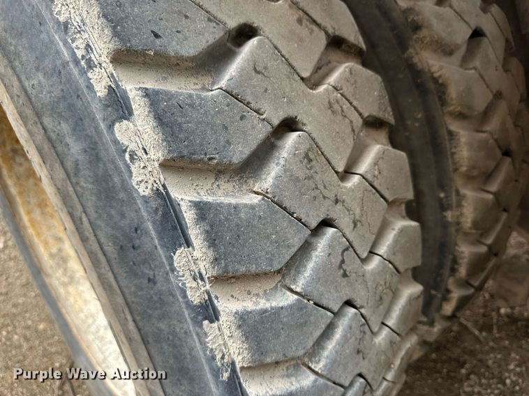 image for item JD9101 2003 Kenworth T800  ready mix truck