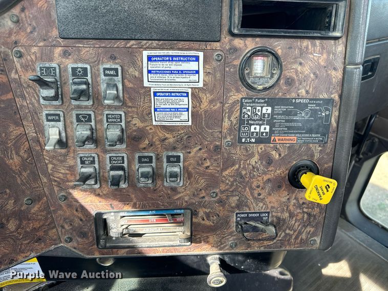 image for item JD9102 1999 International 5500  ready mix truck