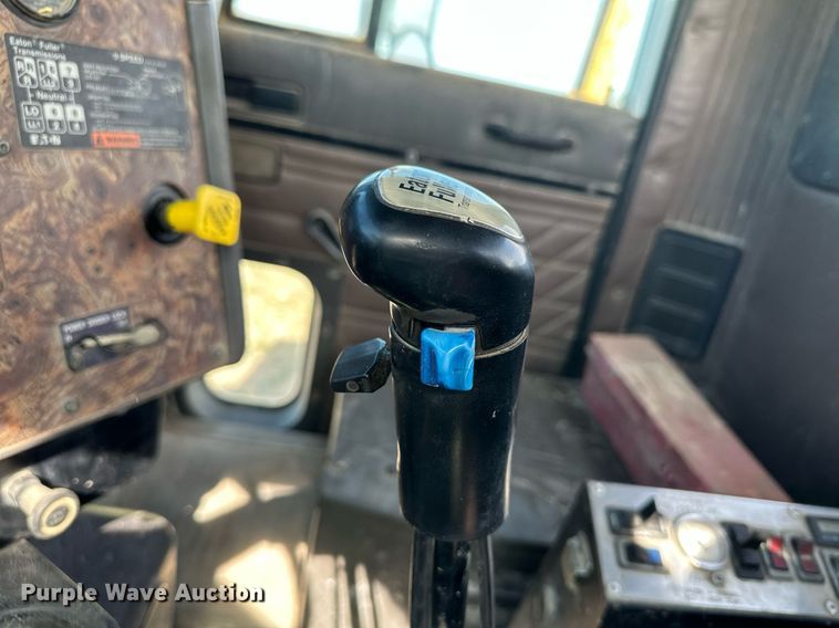 image for item JD9102 1999 International 5500  ready mix truck