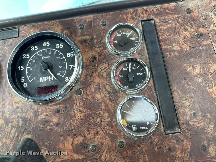 image for item JD9102 1999 International 5500  ready mix truck