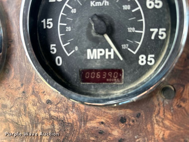 image for item JD9102 1999 International 5500  ready mix truck