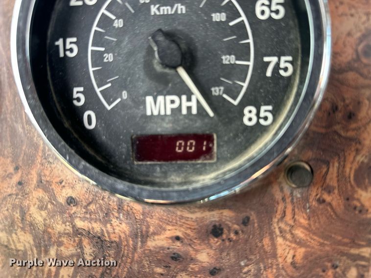 image for item JD9102 1999 International 5500  ready mix truck