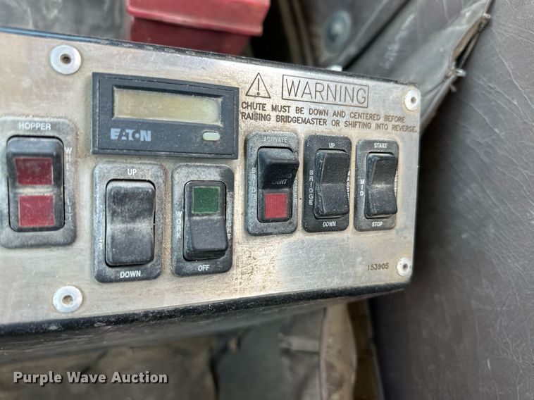 image for item JD9102 1999 International 5500  ready mix truck