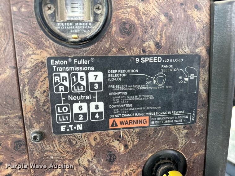 image for item JD9102 1999 International 5500  ready mix truck