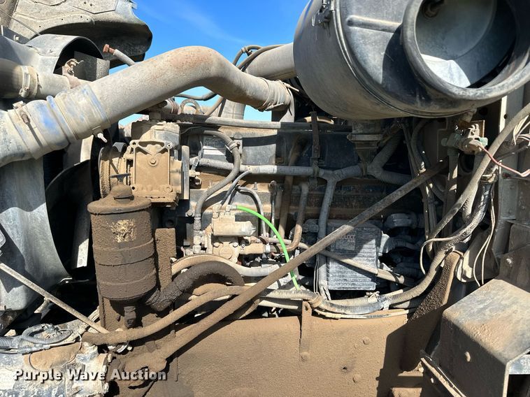 image for item JD9102 1999 International 5500  ready mix truck