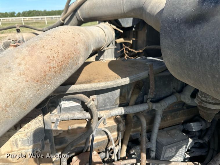 image for item JD9102 1999 International 5500  ready mix truck