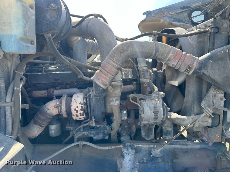 image for item JD9102 1999 International 5500  ready mix truck