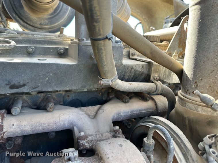 image for item JD9102 1999 International 5500  ready mix truck