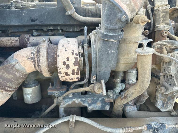 image for item JD9102 1999 International 5500  ready mix truck