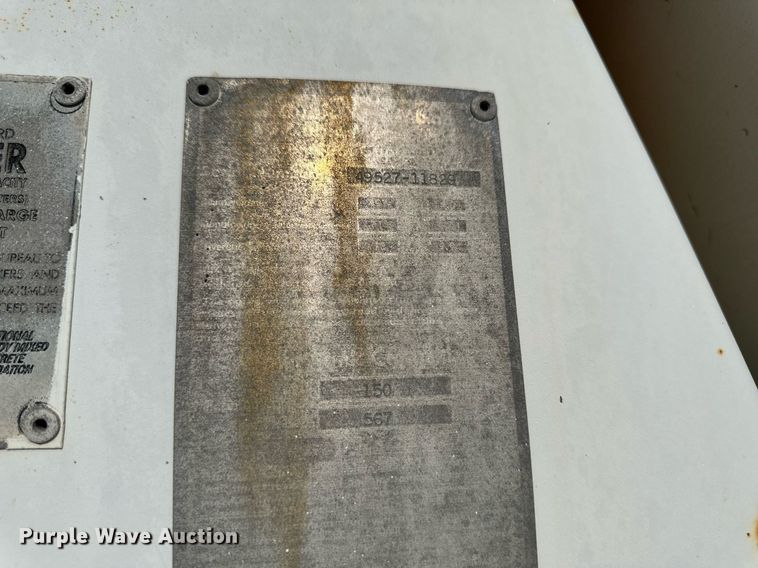 image for item JD9102 1999 International 5500  ready mix truck