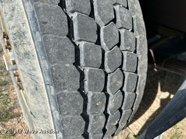 image for item JD9102 1999 International 5500  ready mix truck