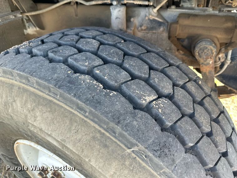 image for item JD9102 1999 International 5500  ready mix truck