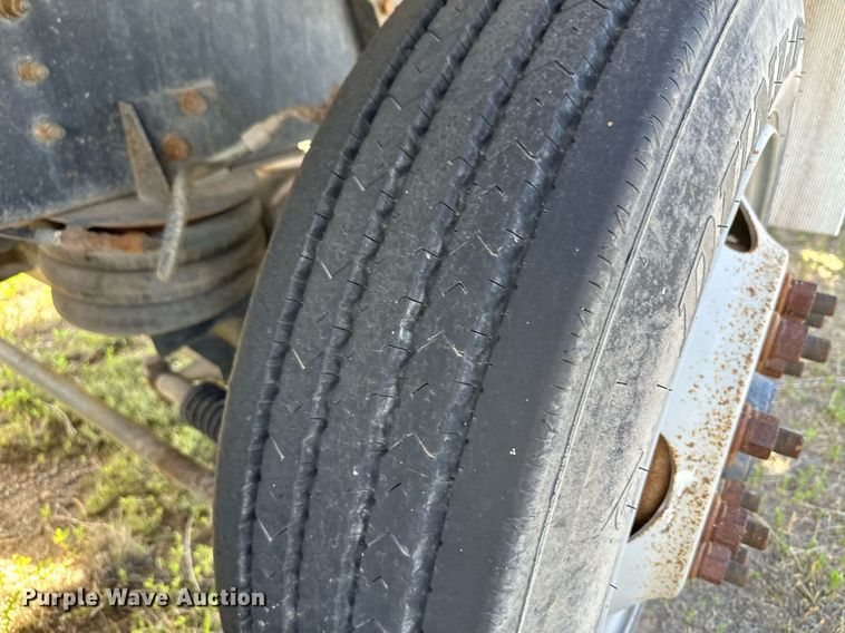 image for item JD9102 1999 International 5500  ready mix truck