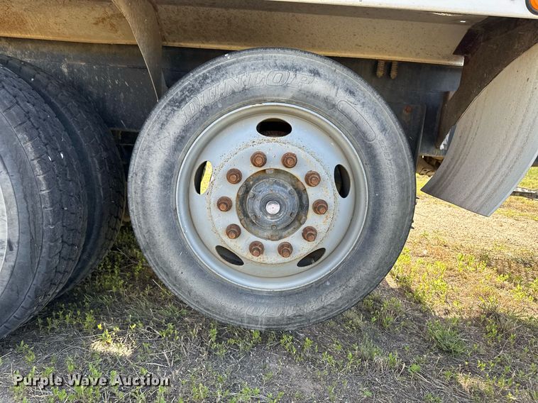 image for item JD9102 1999 International 5500  ready mix truck