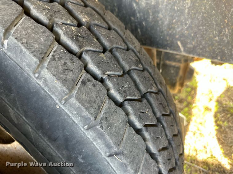 image for item JD9102 1999 International 5500  ready mix truck