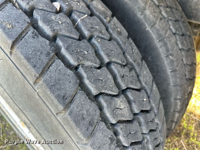 image for item JD9102 1999 International 5500  ready mix truck