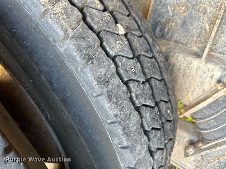 image for item JD9102 1999 International 5500  ready mix truck