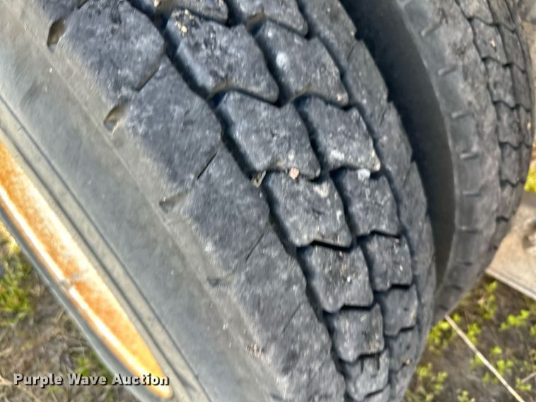 image for item JD9102 1999 International 5500  ready mix truck