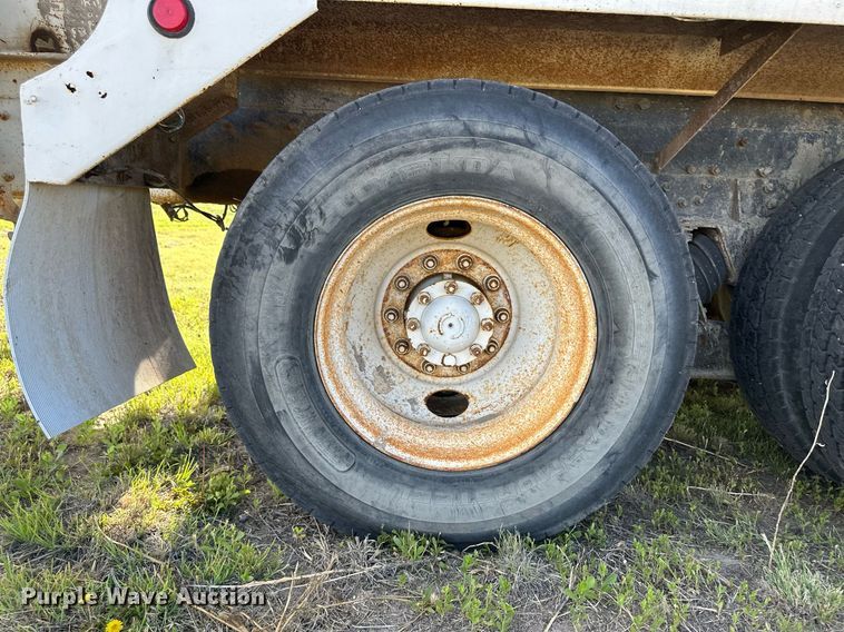 image for item JD9102 1999 International 5500  ready mix truck