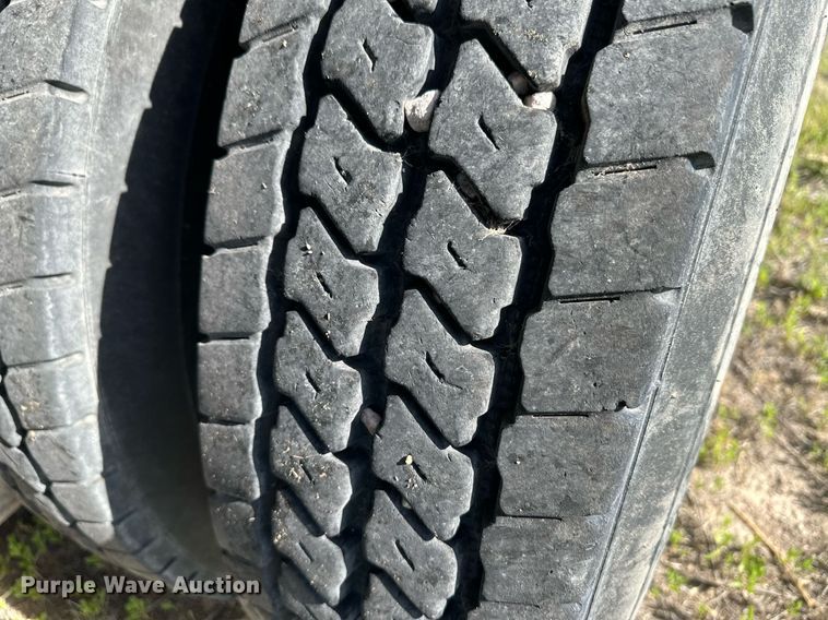 image for item JD9102 1999 International 5500  ready mix truck