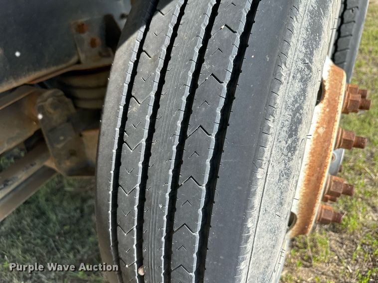 image for item JD9102 1999 International 5500  ready mix truck