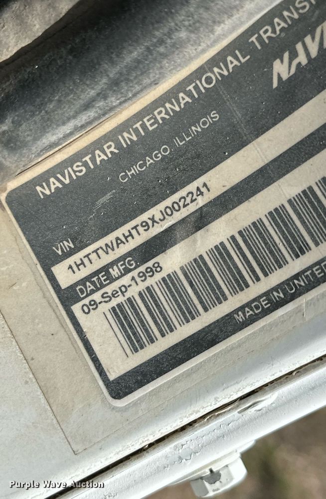 image for item JD9102 1999 International 5500  ready mix truck