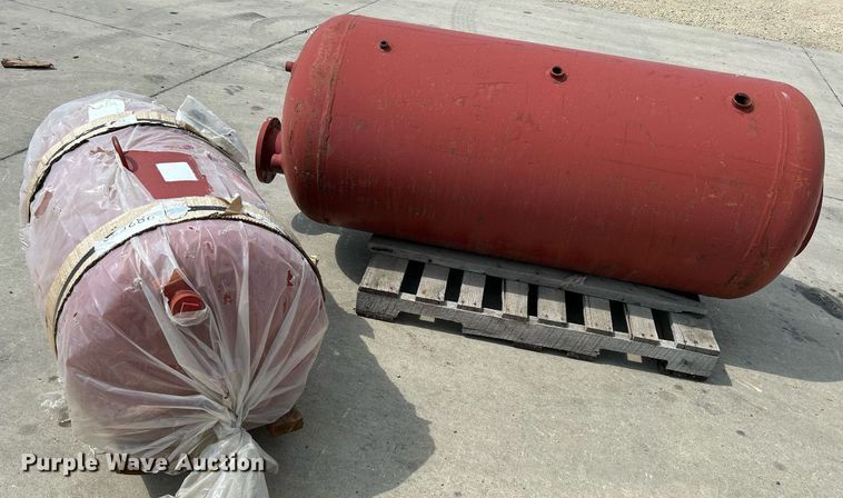 image for item MC9891 (2) pressurized expansion tanks