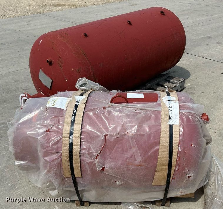 image for item MC9891 (2) pressurized expansion tanks