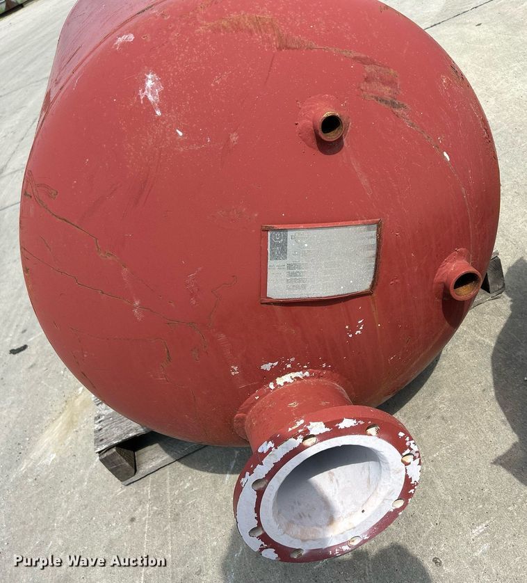 image for item MC9891 (2) pressurized expansion tanks