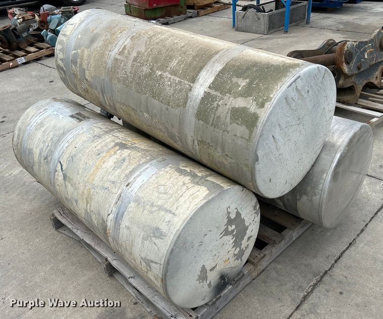 image for item MC9914 (3) aluminum fuel tanks