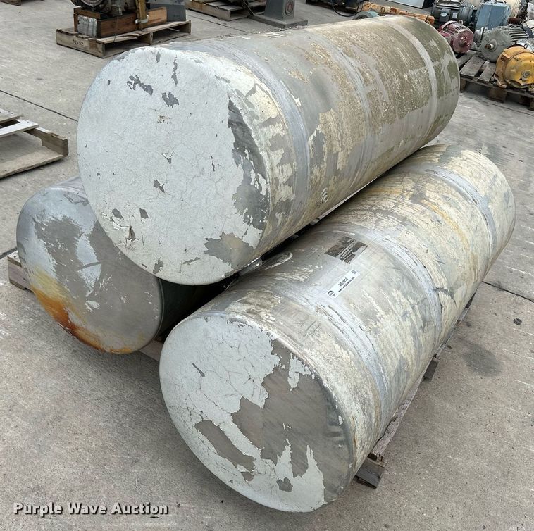 image for item MC9914 (3) aluminum fuel tanks