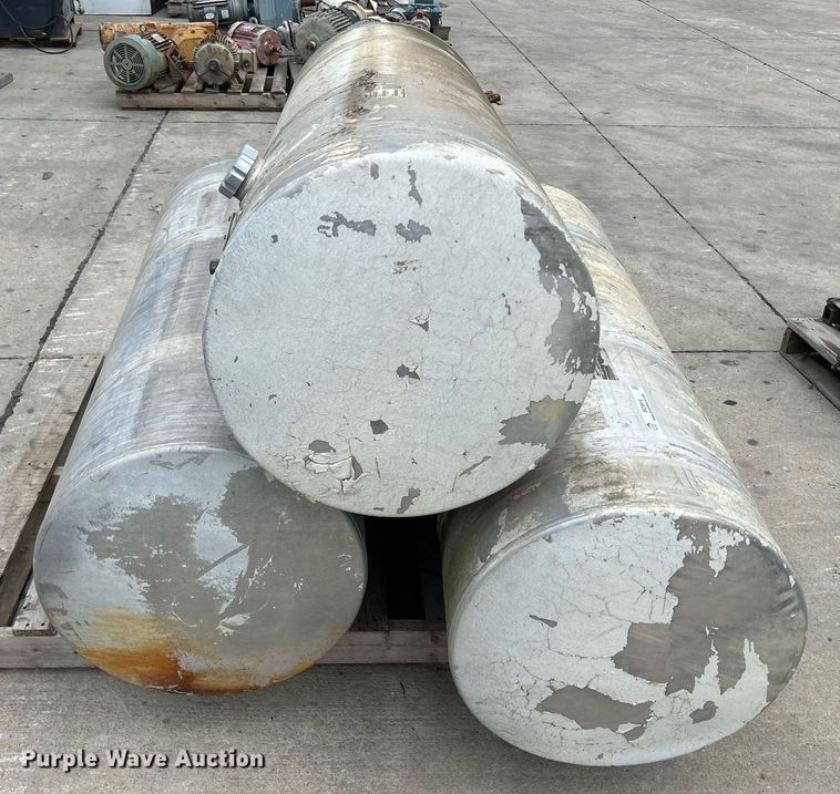 image for item MC9914 (3) aluminum fuel tanks