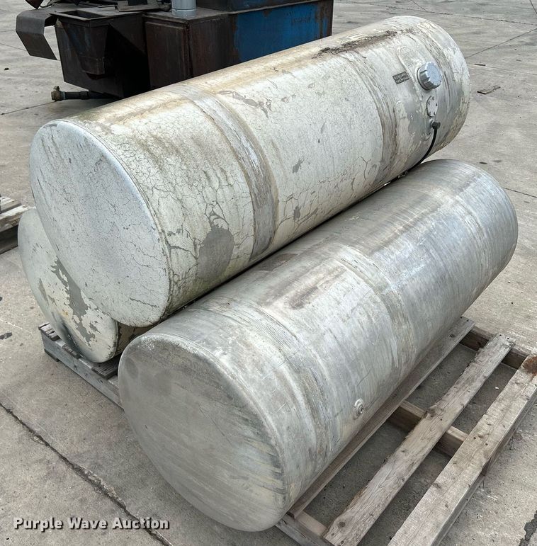 image for item MC9914 (3) aluminum fuel tanks