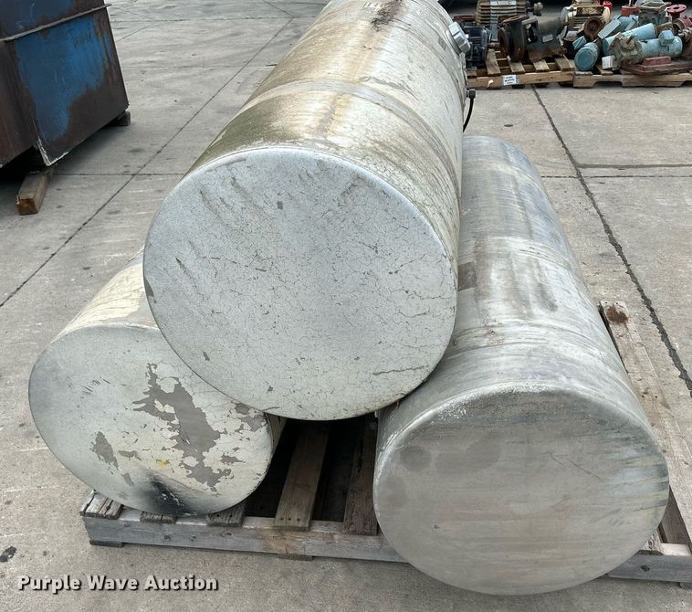 image for item MC9914 (3) aluminum fuel tanks